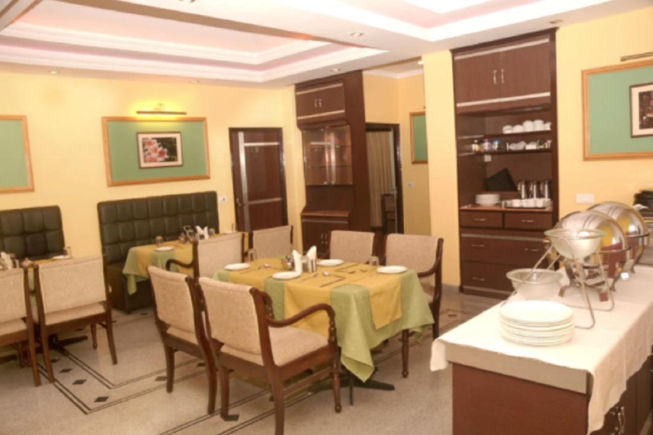 Goroomgo Marc Shimla Near Mall Road - Luxury Room - Excellent Service - Ample Parking - Best Hotel In Шимла Екстериор снимка